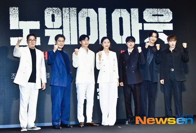 왼쪽부터 조진웅, 유재명, 김무열, 염정아, 성유빈, 이광수, 김성철