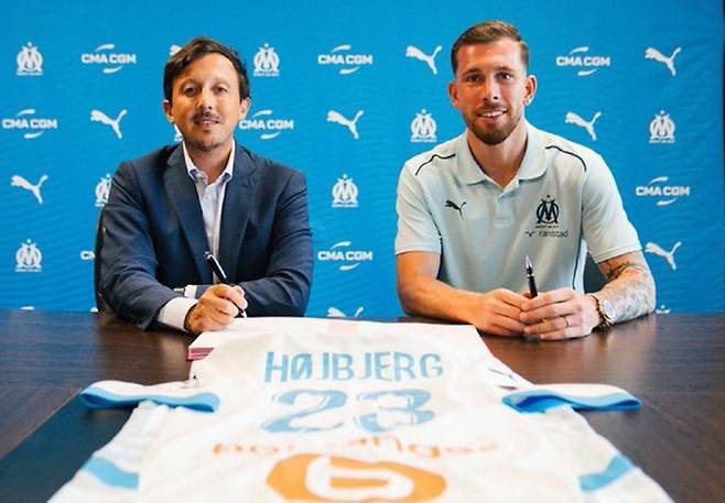 ▲ 올랭피크 마르세유 입단식에서 피에르 에밀 호이비에르.