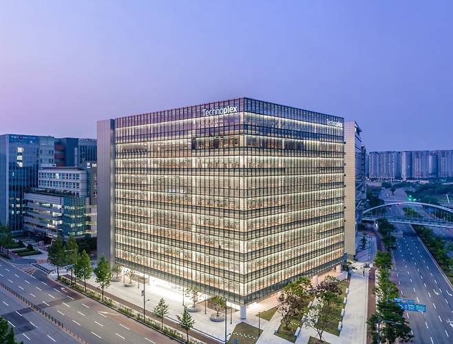 한국앤컴퍼니 본사 테크노플렉스(Technoplex) 외관(한국앤컴퍼니 제공).