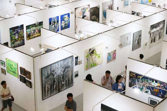 아시아프는 '신진 작가의 등용문'으로 불린다. 사진은 지난해 열린 2023 아시아프. /조선일보 DB