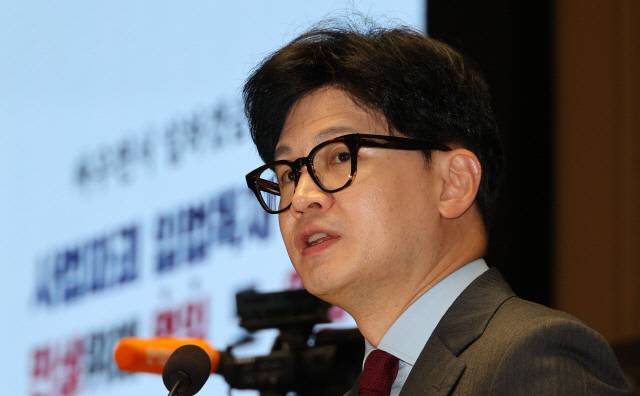 한동훈 국민의힘 대표가 25일 오전 국회에서 열린 의원총회에서 발언하고 있다. 연합뉴스