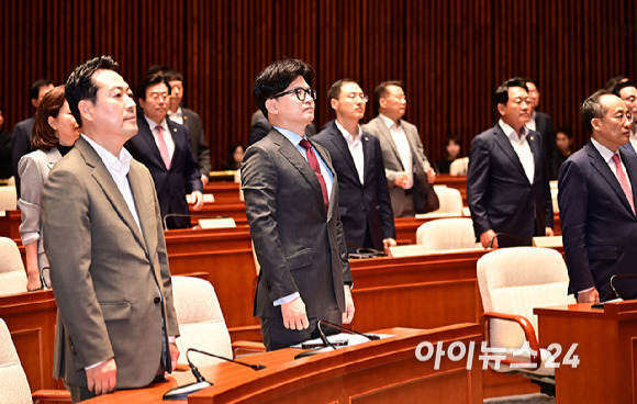 한동훈 국민의힘 당대표가 25일 오전 서울 여의도 국회에서 열린 의원총회에 참석하고 있다. [사진=곽영래 기자]