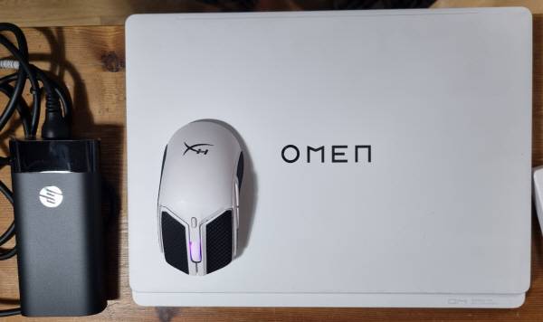 다목적 게이밍 노트북 HP 오멘 14 슬림 본체와 HYPER PULSEFIRE HASTE 2 MINI 마우스. 정옥재 기자