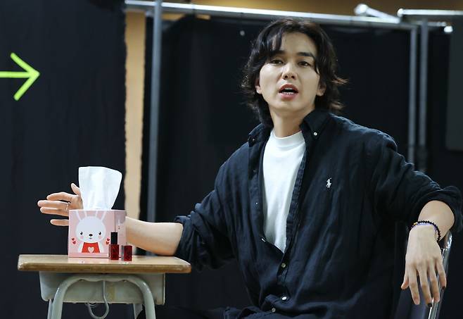 Actor Yoo Seung-ho rehearses a scene from "Angels in America." (Yonhap)