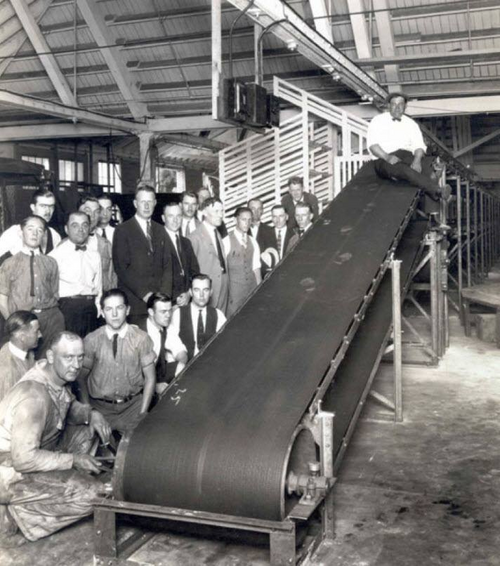 1924년 미국의 물류배송업체 UPS에 최초로 설치된 컨베이어 벨트. [사진 출처=UPS SNS]