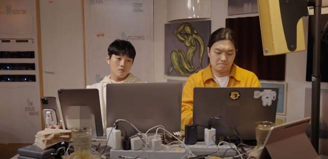 최근 카공족이 빈축을 사게 된 원인은 공공요금 인상과 우유와 커피 원두 등 원재료 가격 상승과 더불어 임대료 상승 등으로 인해 카페 점주들의 영업이 힘들어지면서이다. [사진출처=유튜브 채널 '너덜트']