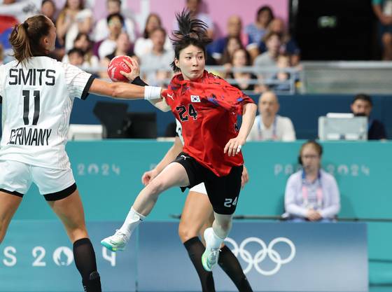 Korean handball player Kang Kyung-min shoots during a Paris Olympics women's handball tournament match against Germany at South Paris Arena 6 in Paris on Thursday. [YONHAP]