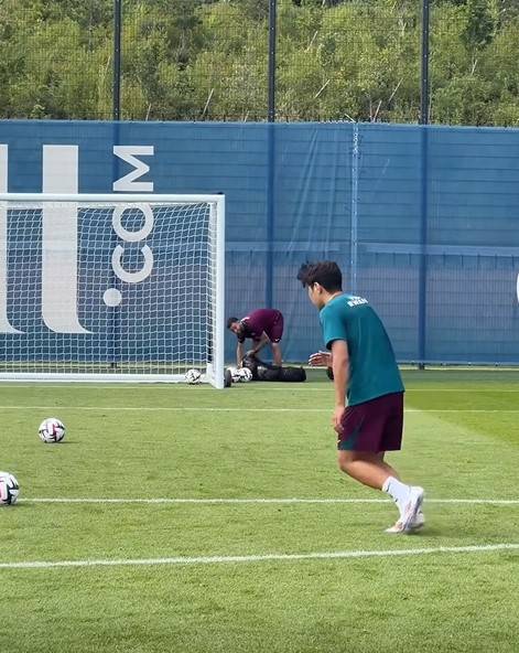 ▲ 훈련에서 날카로운 프리킥을 선보이는 이강인 ⓒPSG