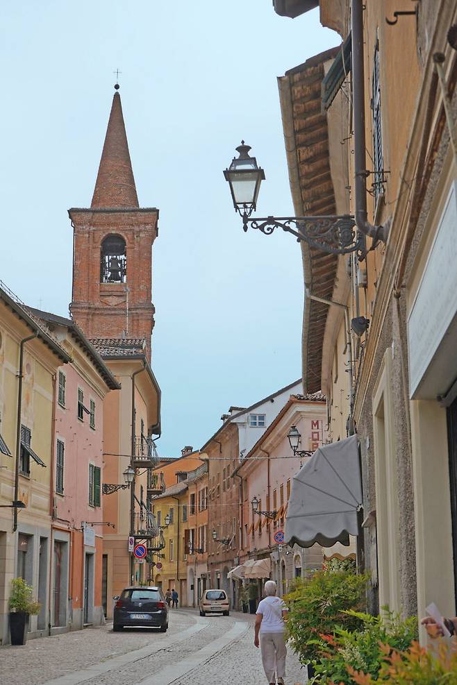 조용한 소도시, 노비 리구레