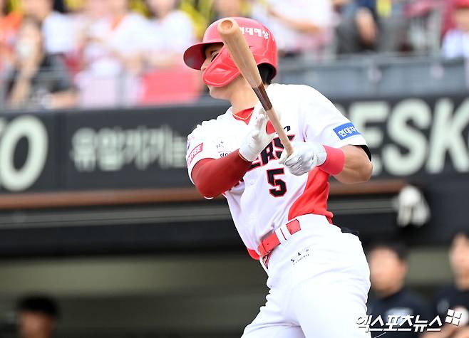 23일 오후 광주기아챔피언스필드에서 열린 '2024 신한 SOL Bank KBO리그' 한화 이글스와 KIA 타이거즈의 더블헤더 2차전 경기, 1회말 2사 KIA 김도영이 좌전안타를 날리고 있다. 엑스포츠뉴스 DB