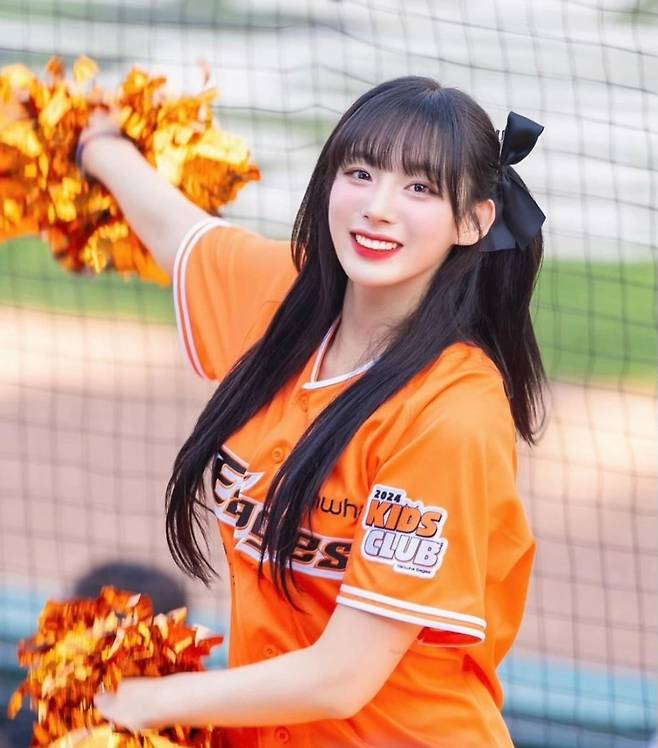 프로야구 한화 이글스의 유니폼을 입은 하지원 치어리더. ⓒ하지원 치어리더 SNS