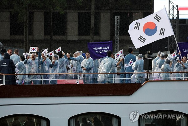 2024 파리 올림픽 개회식에 참여한 한국 선수단. ⓒ연합뉴스