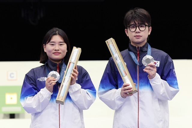 파리에서 한국에 첫 은메달을 안긴 금지현(왼쪽)과 박하준. 사진=연합뉴스