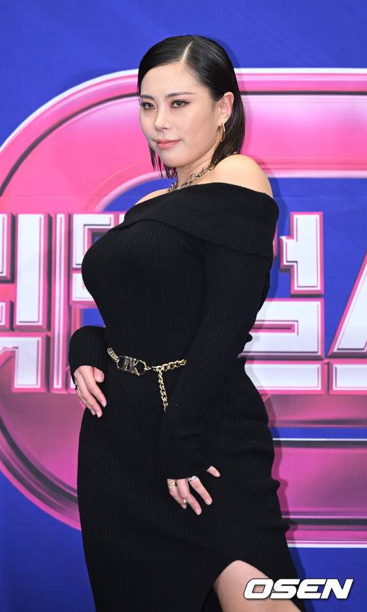 [OSEN=김성락 기자] 21일 오후 서울 마포구 스탠포드호텔에서 Mnet '스트릿댄스 걸스 파이터2' 제작발표회가 열렸다.라치카 가비가 취재진을 향해 포즈를 취하고 있다. 2023.11.21 /ksl0919@osen.co.kr