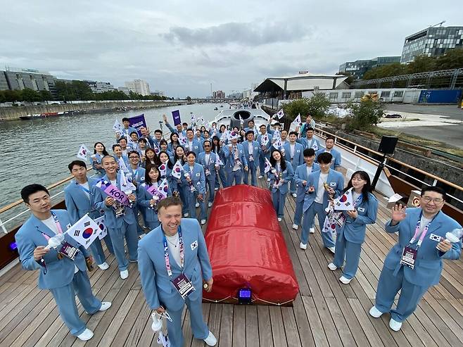 2024 파리 올림픽 개회식에 참석한 한국 선수단 ⓒ연합뉴스