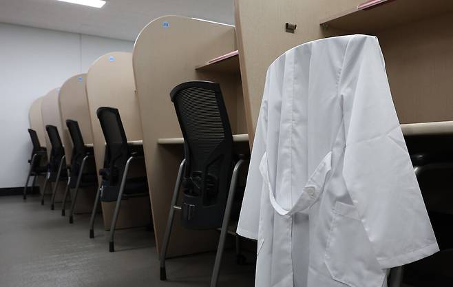 보건복지부에 따르면, 2025년 의사 국가시험 실기시험에 응시원서를 낸 의대생이 11%에 불과한 것으로 집계됐다. ⓒ연합뉴스