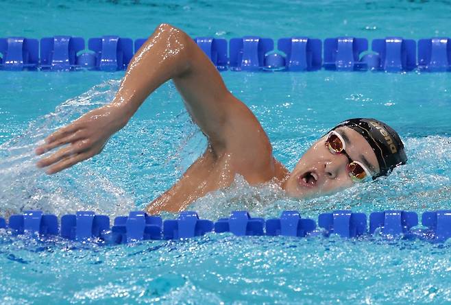 ▲ 이변은 없었다. 김우민은 2024 파리 올림픽 남자 자유형 400m에서 예선을 통과해 결선에 진출했다. 이 종목 강력한 금메달 후보인 김우민은 박태환 이후 첫 한국선수 올림픽 메달을 노린다. 김우민은 올해 2월 열린 도하 세계선수권대회에서 400m 우승을 차지했다. 해외에서도 인정하는 400m 강자다. 이날 김우민의 예선 통과는 어렵지 않았다. 이제 하루 뒤 열릴 결선이 기다린다 ⓒ 연합뉴스