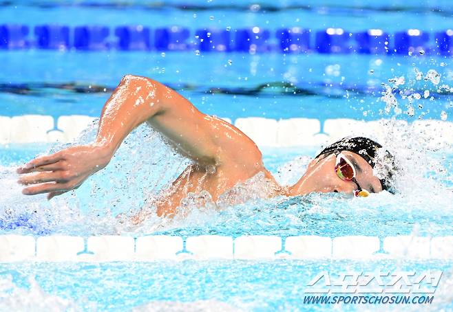 27일(한국시간) 프랑스 파리 라데팡스 아레나에서 '2024 파리올림픽' 남자 자유형 400m 예선 경기가 열렸다. 김우민이 레이스 펼치는 모습. 파리(프랑스)=정재근 기자 cjg@sportschosun.com/2024.7.27/