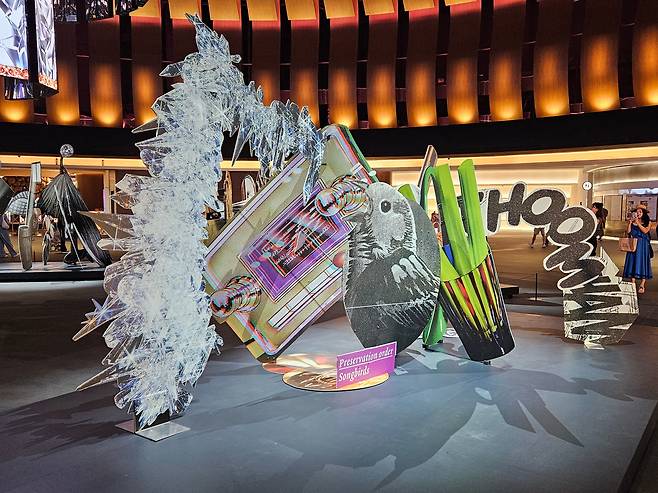 권오상 작가의 ‘뉴 스트럭처 8 블랙버드와 크리스탈’. /박용선 기자