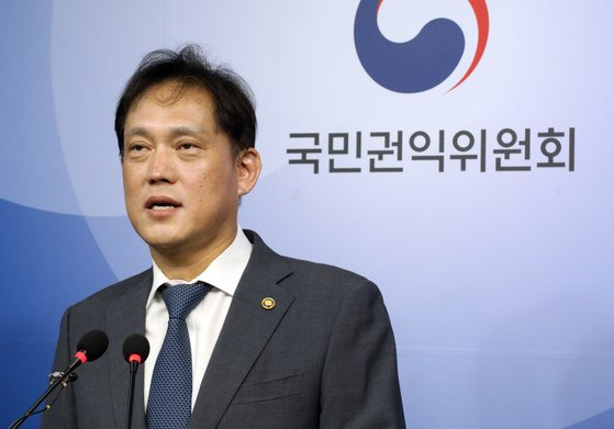 방통위원장 부위원장 후보로 검토되고 있는 김태규 국민권익위 부위원장의 모습. 사진은 지난 2일 오전 정부세종청사에서 '악성 민원 실태조사' 한 결과를 발표하는 김 부위원장. 연합뉴스