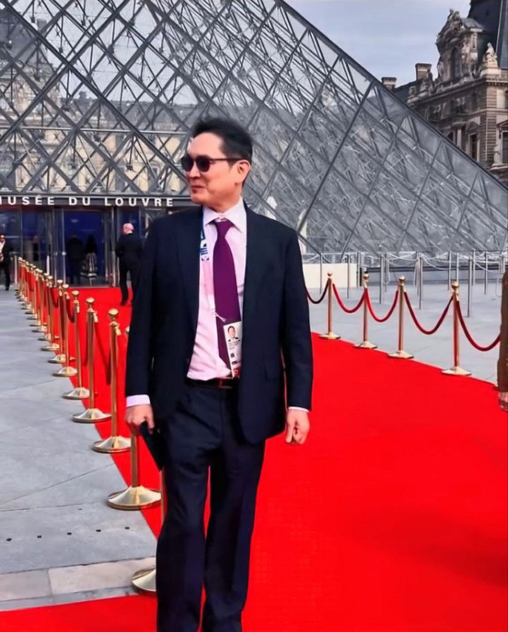 Samsung Electronics Executive Chairman Lee Jae-yong attends a banquet co-hosted by French President Emmanuel Macron and International Olympic Committee President Thomas Bach at the Louvre Museum in Paris on July 25. [SCREEN CAPTURE]