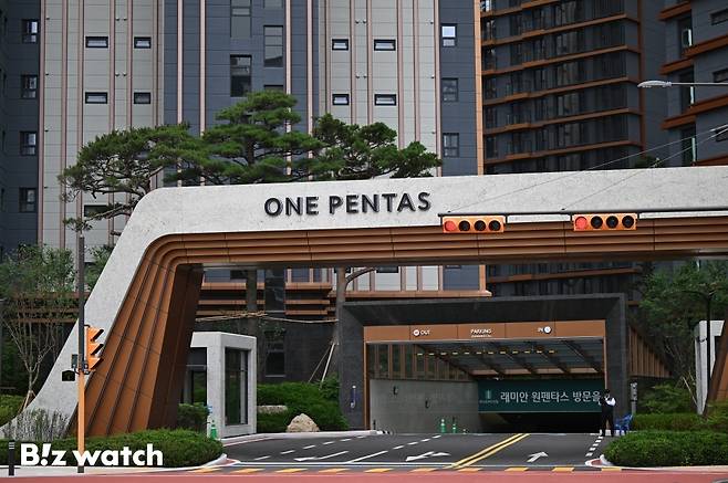 서초구 반포동 래미안 원펜타스가 29일 특별공급을 시작으로 30~31일 1순위, 내달 1일 2순위 청약을 진행한다./사진=이명근 기자 qwe123@