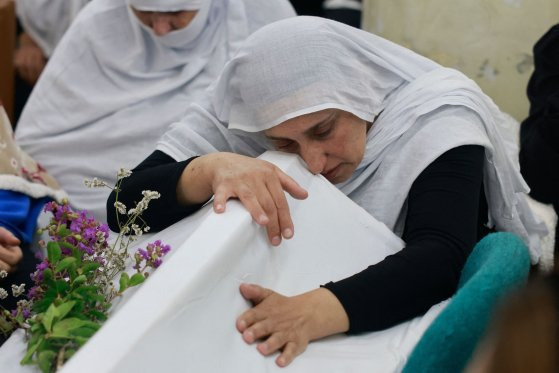 28일 마즈달샴스 마을에서 진행된 장례식에서 드루즈파 여인이 희생자를 애도하고 있다. AFP=연합뉴스