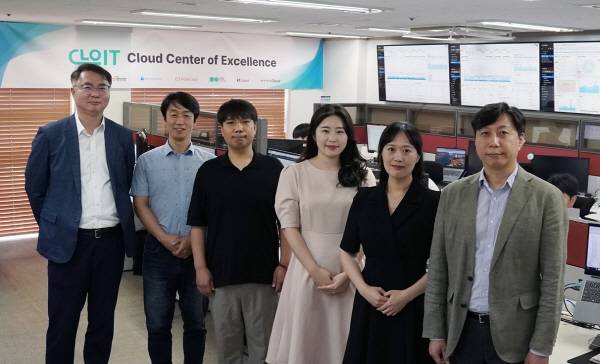 클로잇 직원들이 클라우드 센터 이전 후 기념촬영을 했다. 왼쪽부터 클로잇 최지석 팀장, 추성엽 수석, 허규연 팀장, 정혜인 책임, 이주희 수석, 정승모 팀장. 클로잇 제공