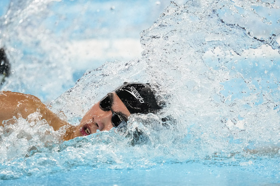 Hwang Sun-woo competes in the men's 200-meter freestyle semifinal at the Paris Olympics in Paris on Sunday. [AP/YONHAP]