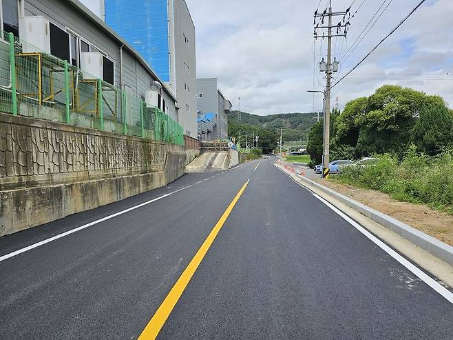 [세종=뉴시스] 확-포장 된 세종시 전동면 봉청선 도로.(사진=세종시) 2024.07.29. *재판매 및 DB 금지