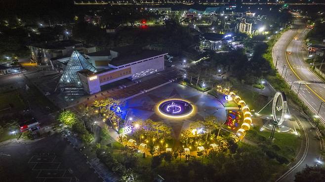 익산 보석테마관광지 야간 전경(사진+익산시 제공) *재판매 및 DB 금지