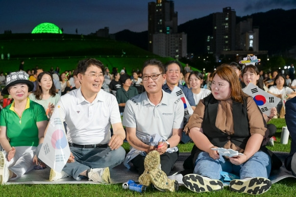 왼쪽부터 노관규 순천시장, 남수현 아버지 남관우, 어머니 고수진 씨.