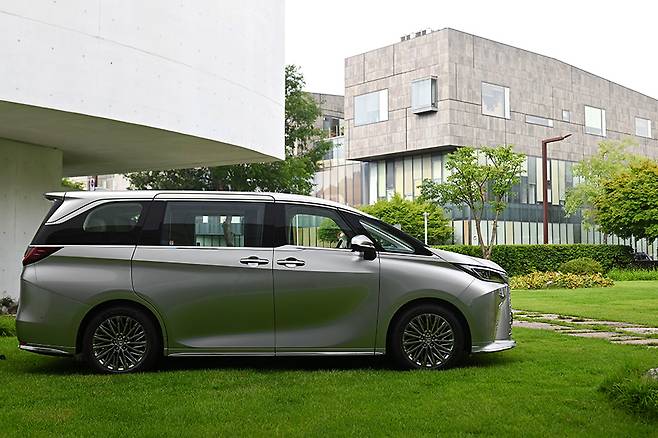 렉서스 LM 500h. 김학수 기자