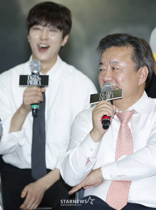 (서울=뉴스1) 권현진 기자 = 배우 이효정이 24일 서울 강북구 미아운정그린캠퍼스에서 열린 연극 ‘엔젤스 인 아메리카’ 연습실 현장 공개에서 아들 이유진과의 연기 호흡에 대해 이야기를 하고 있다.   ‘엔젤스 인 아메리카’는 1991년 초연한 토니 커쉬너의 작품으로 1980년대 미국을 배경으로 종교, 인종, 성향, 정치 등 각종 사회 문제와 다양성을 다룬 작품이다. 2024.7.24/뉴스1  Copyright (C) 뉴스1. All rights reserved. 무단 전재 및 재배포,  AI학습 이용 금지. /사진=(서울=뉴스1) 권현진 기자