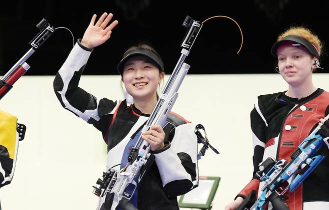 대구체고 2학년에 재학 중인 반효진이 29일 프랑스 샤토루 슈팅센터에서 열린 2024 파리 올림픽 사격 공기소총 10m 여자 결선에 출전, 총점 251.8점을 기록했다. 이후 중국 황유팅과 슛오프 접전 끝에 0.1점 차로 1위를 차지하면서 금메달을 따냈다. 연합뉴스