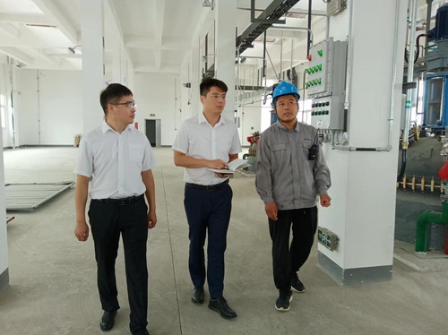 Staff with the Dong'e County Administrative Approval Service  Bureau conducted a research visit to Jiecheng Pharmaceutical Company.