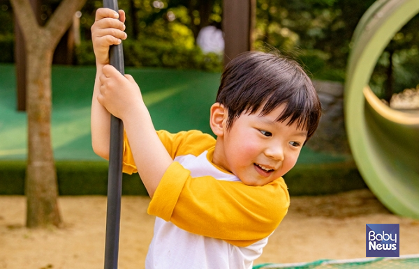 아이가 거짓말을 할 때에 무조건 걱정만 하시거나 야단만 치시기보다는 아이의 욕구에 대한 이해를 바탕으로 대처하시면 아이의 올바른 성장에 도움을 줄 수 있다. ⓒ베이비뉴스