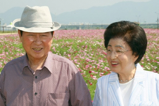 김대중 전 대통령(왼쪽)과 부인 이희호 여사. 연합뉴스