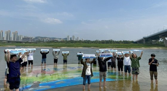 세계 생물다양성의 날인 지난 5월 22일 보철거를위한금강낙동강영산강시민행동과 환경운동연합은 세종시 금강 세종보 재가동 반대 농성장에서 세종보 담수 중단과 멸종위기종 보호를 촉구하는 기자회견을 열었다.사진 대전환경운동연합