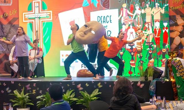 필리핀 성경 연극팀이 지난달 12일부터 19일까지 진행한 CWM 총회에서 무대를 선봬고 있다. CWM 홈페이지