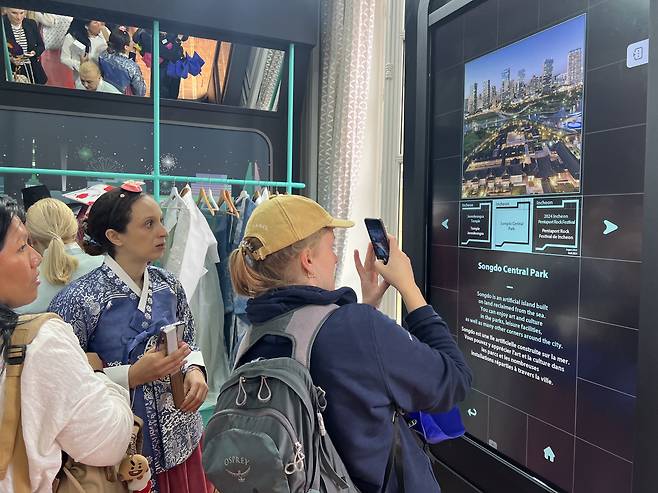 서울 이외의 한국 매력에 관심을 보이고 있는 파리 시민들