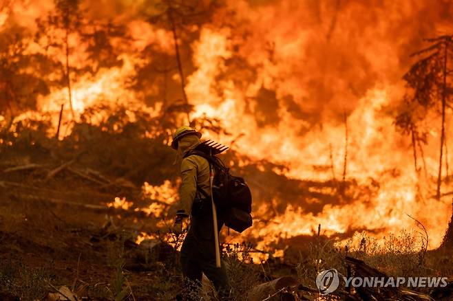 미 캘리포니아주에서 타오르는 산불 [치코 AFP=연합뉴스. 게티이미지스 제공]