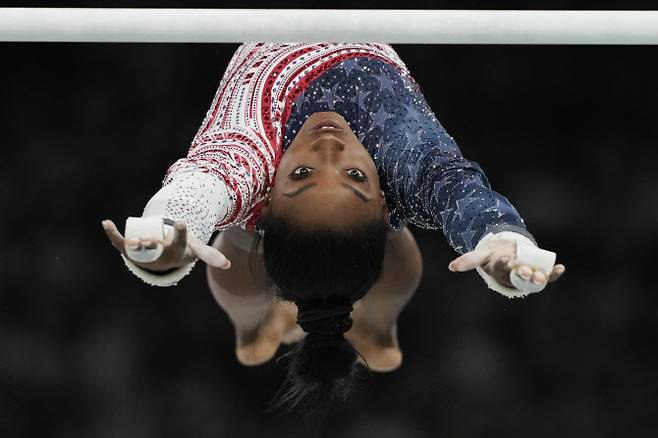 미국 체조 대표팀 시몬 바일스가 2024 파리올림픽 기계체조 여자 단체전에서 연기를 펼치고 있다. (사진=AFPBBNews)