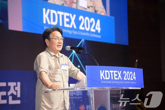 강기정 광주시장이 27일 오후 김대중컨벤션센터에서 열린 'KDTEX 2024 국제학술대회'에 참석해 축사를 하고 있다.(광주시청 제공) 2024.7.27/뉴스1