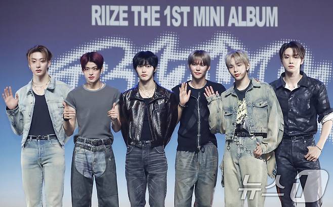 그룹 라이즈의 앤톤(왼쪽부터)과 소희, 원빈, 은찬, 쇼타로, 성찬 ⓒ News1 권현진 기자