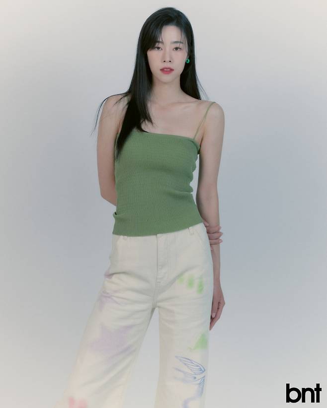 팬츠는 샵사이다 제품.