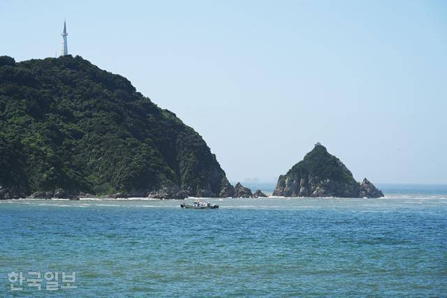 몰운대 탐방로에서 보이는 쥐섬과 동호도.