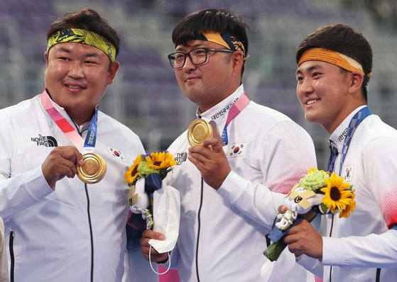 2020 도쿄올림픽 금메달을 따낸 오진혁(왼쪽부터), 김우진, 김제덕. 연합뉴스