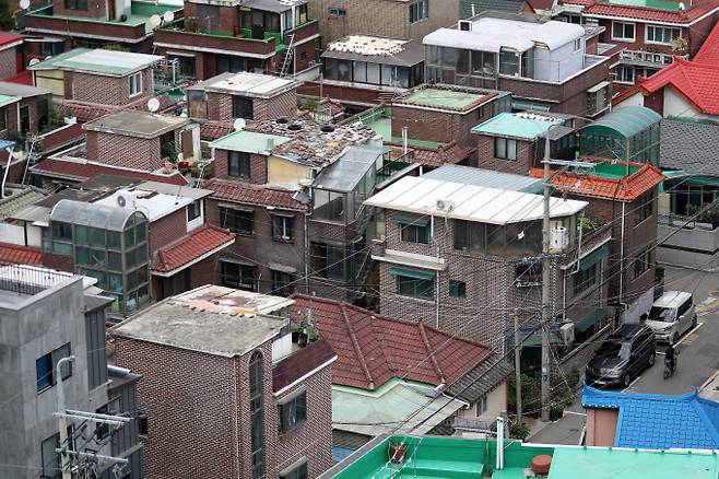 서울시가 모아타운 실행력을 높일 수 있도록 '공공기관 참여형 모아타운 공공관리사업' 대상지를 모집한다. 사진은 서울시내 한 모아타운 시범사업지. /사진=뉴시스