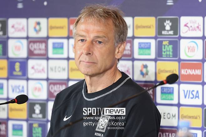 ▲ 위르겐 클린스만 전 국가대표팀 감독이 한 독일 매체와 인터뷰에서 한국 국가대표팀에서 경질이 이해되지 않는다는 발언을 했다. 아시안컵 4강을 한국 축구에 큰 성과라고 주장하면서 자신을 경질시킨 결정은 잘못됐다고 주장했다.